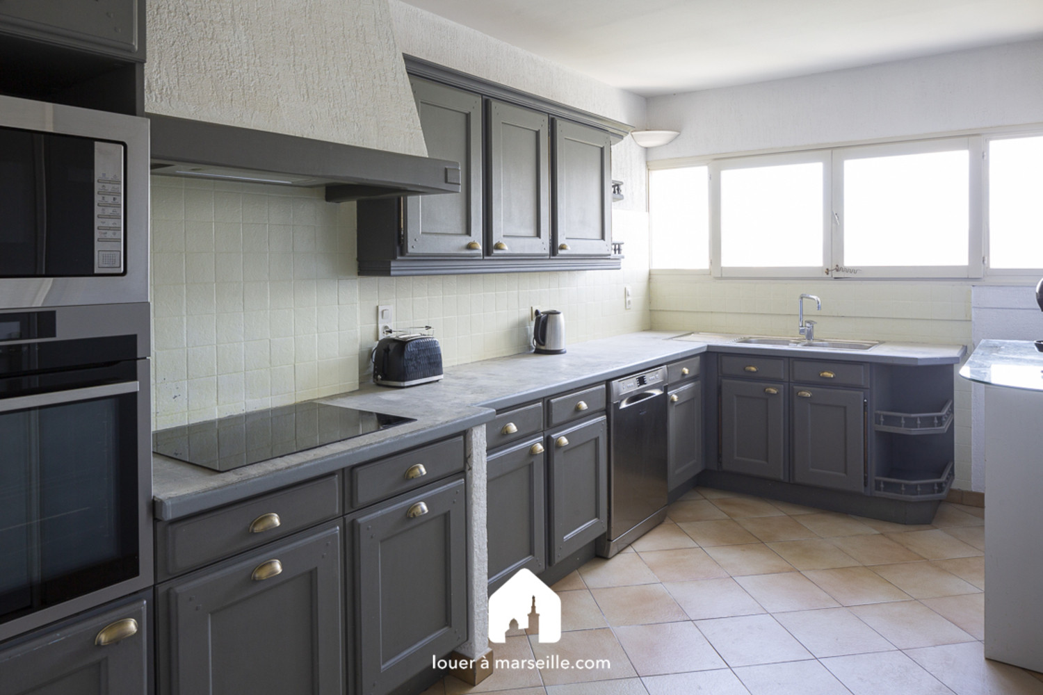 
                                                Vente
                                                 Colline du Roy  T4 de 104,44 m2  Lumineux