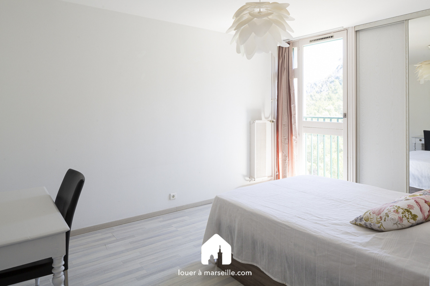 
                                                Vente
                                                 Colline du Roy  T4 de 104,44 m2  Lumineux