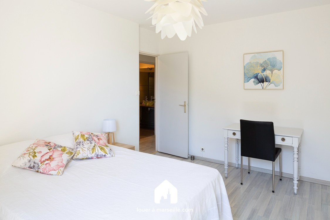 
                                                Location
                                                 Collines du Roy