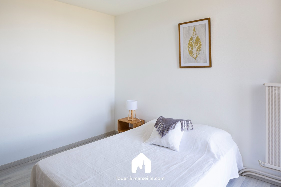 
                                                Location
                                                 Collines du Roy