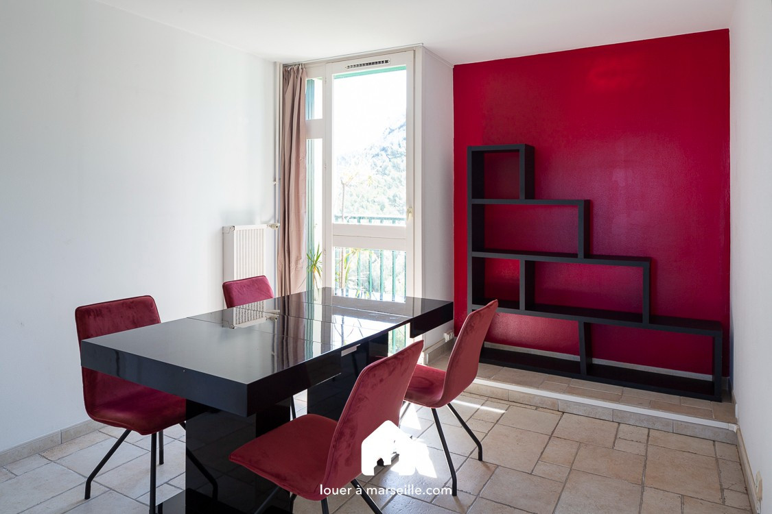 
                                                Location
                                                 Collines du Roy