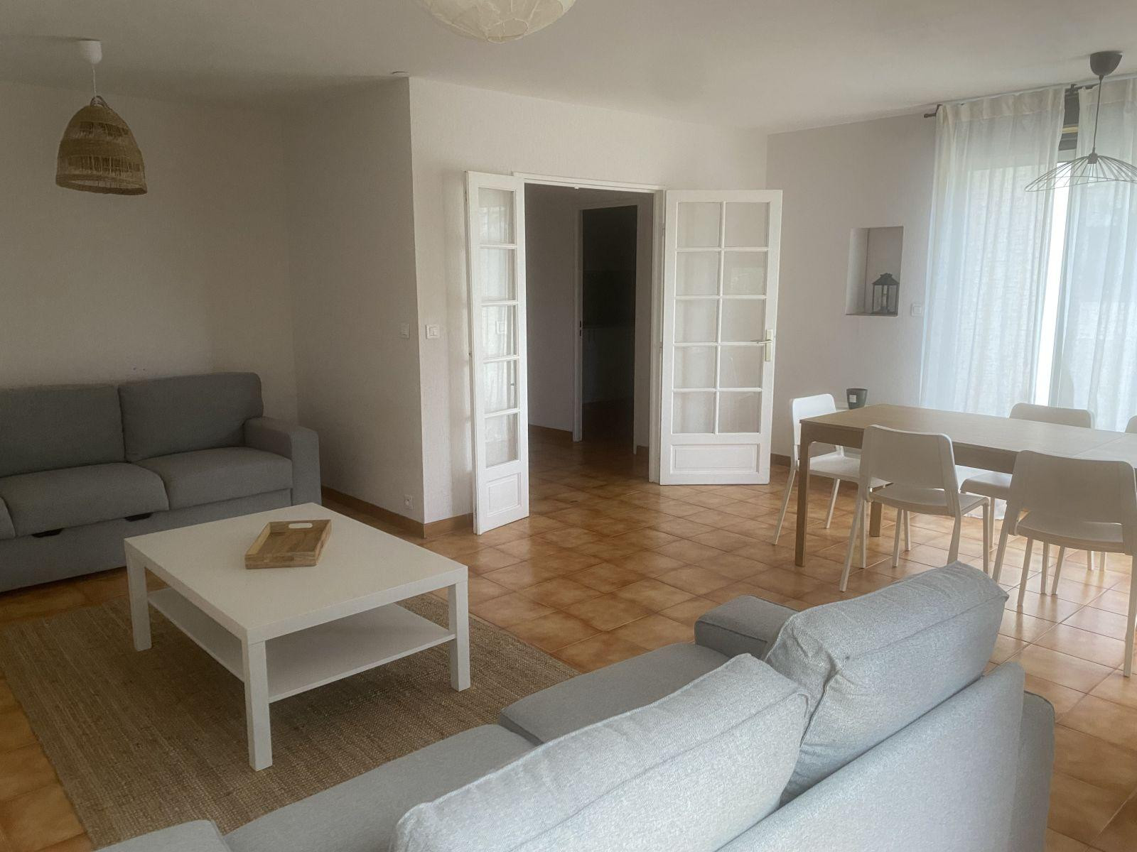 
                                                Location
                                                 Collocation dans appartement agréable tout équipé