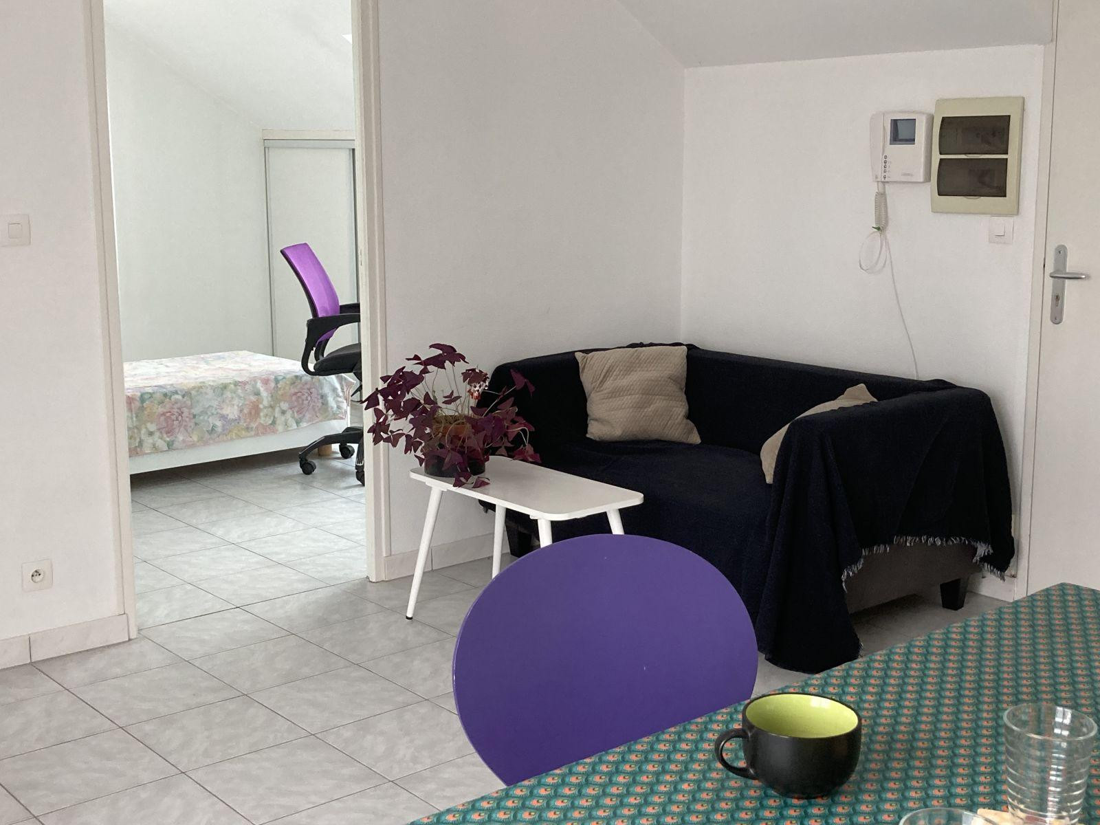 
                                                Colocation
                                                 Collocation meublée pour 2 étudiant(es) s