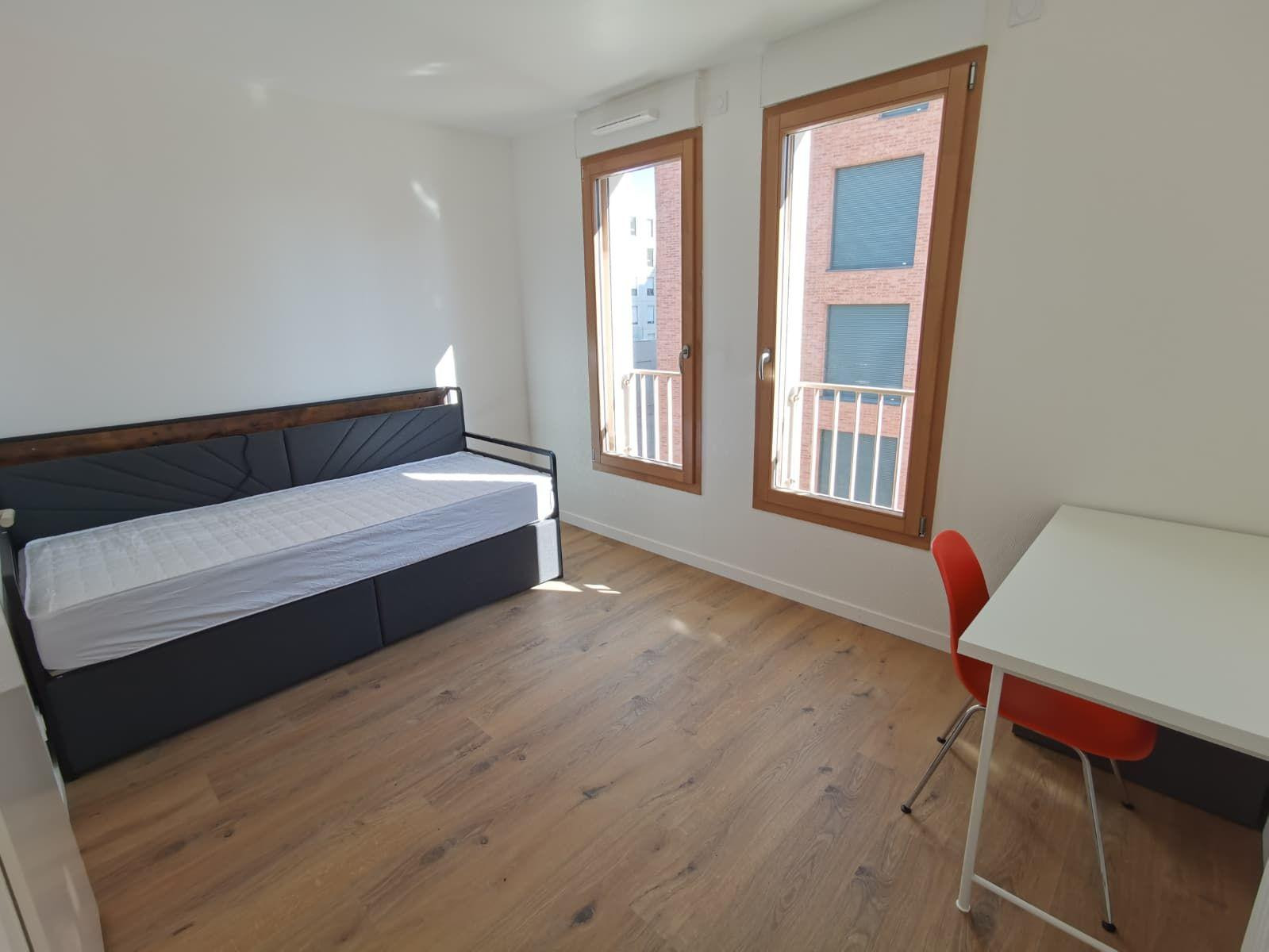 
                                                Colocation
                                                 Colo neuve–RER C Les Ardoines–APL&bail individuel