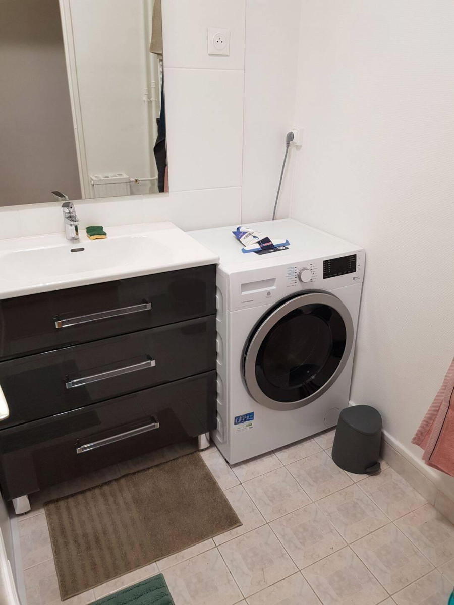 
                                                Colocation
                                                 Coloc 3 chambres proche piscine du lac fac 2 lions