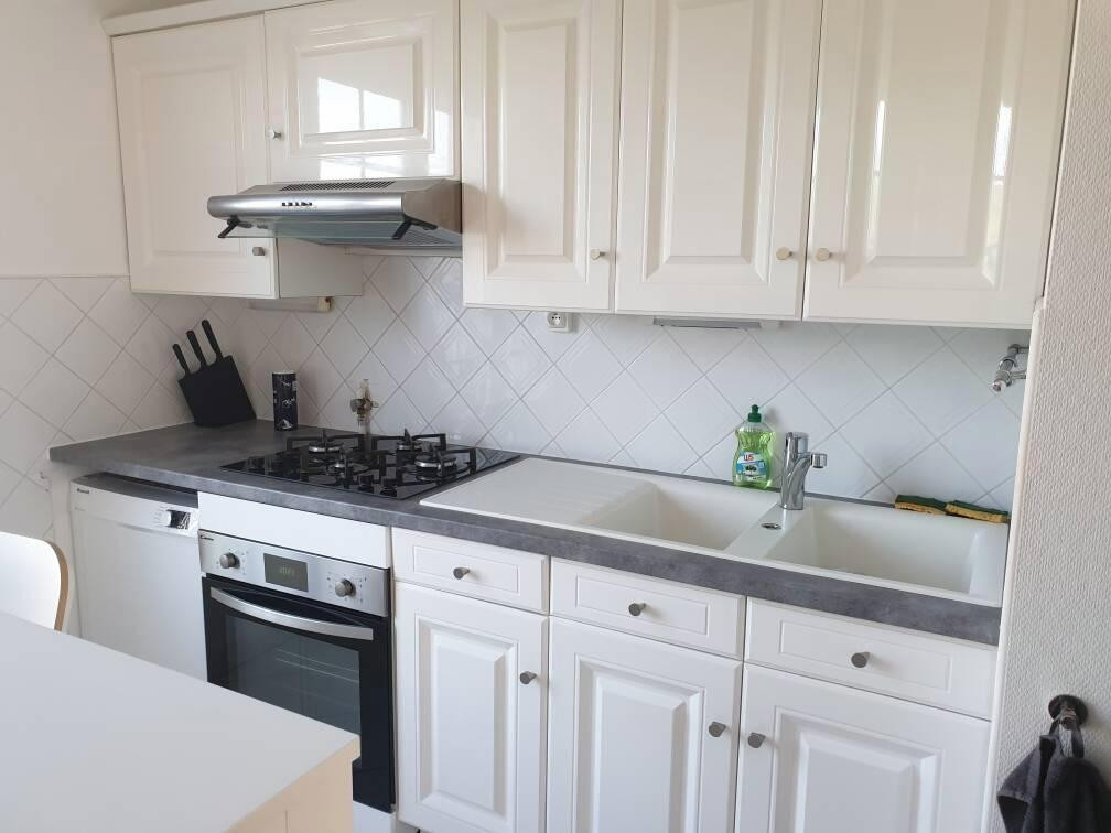 
                                                Colocation
                                                 Coloc 3 chambres proche piscine du lac fac 2 lions