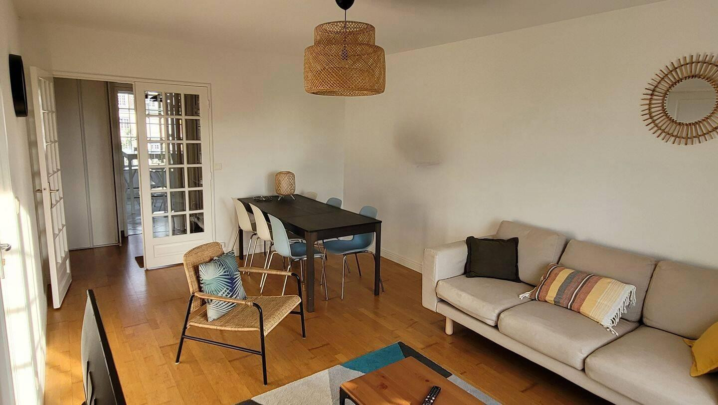 
                                                Colocation
                                                 Coloc 3 chambres proche piscine du lac fac 2 lions