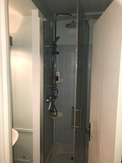 
                                                Colocation
                                                 Coloc studieuse - RER 3 mins – supermarché 1 min