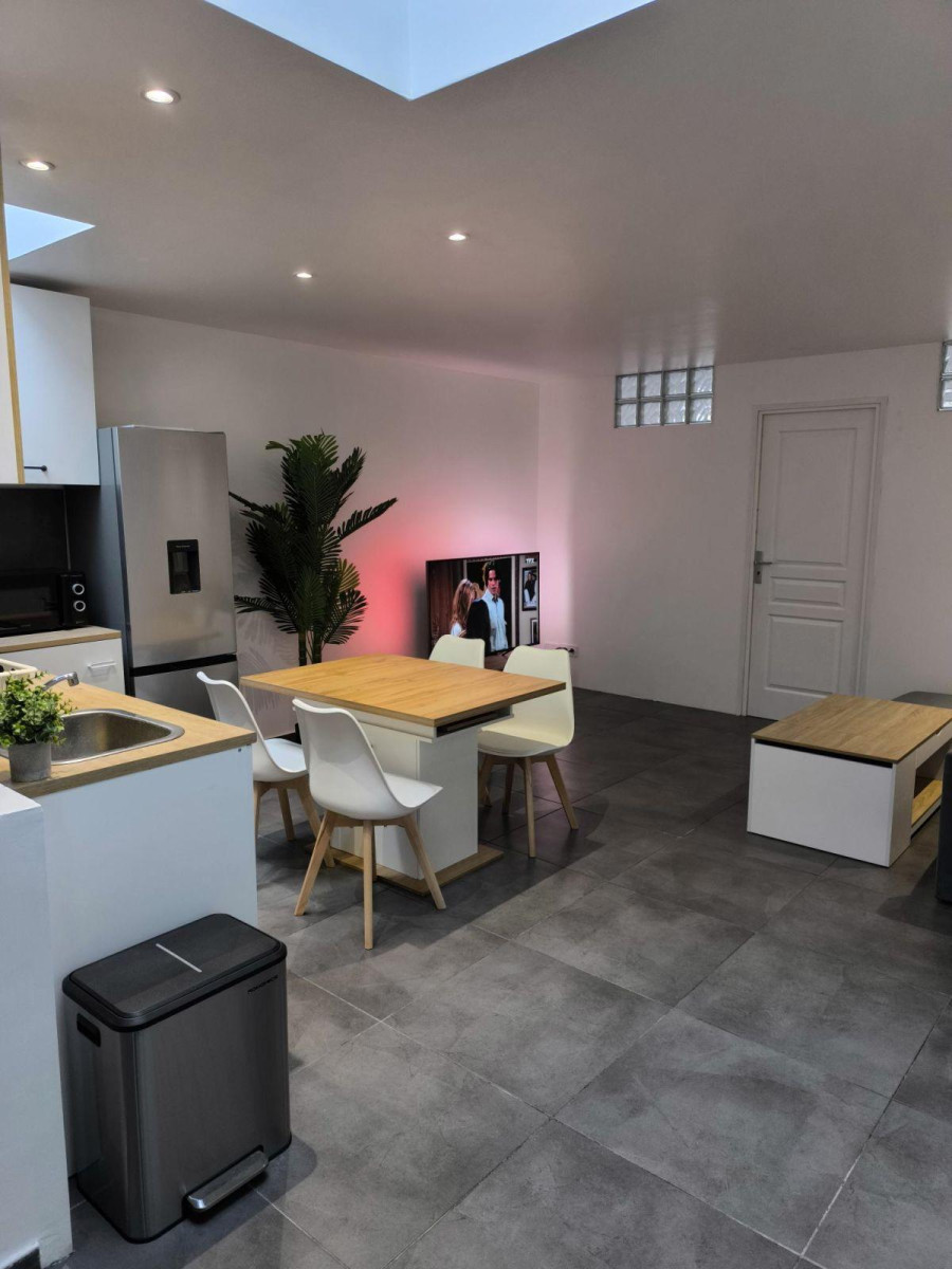 
                                                Location
                                                 Colocation 100% féminine refaite à neuf