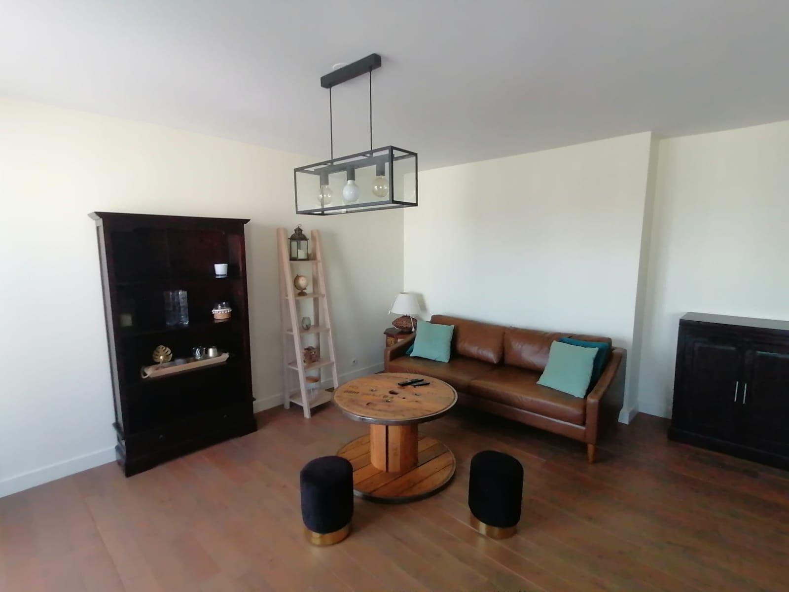 
                                                Colocation
                                                 Colocation 100% filles à 4 min de l’ESSEC