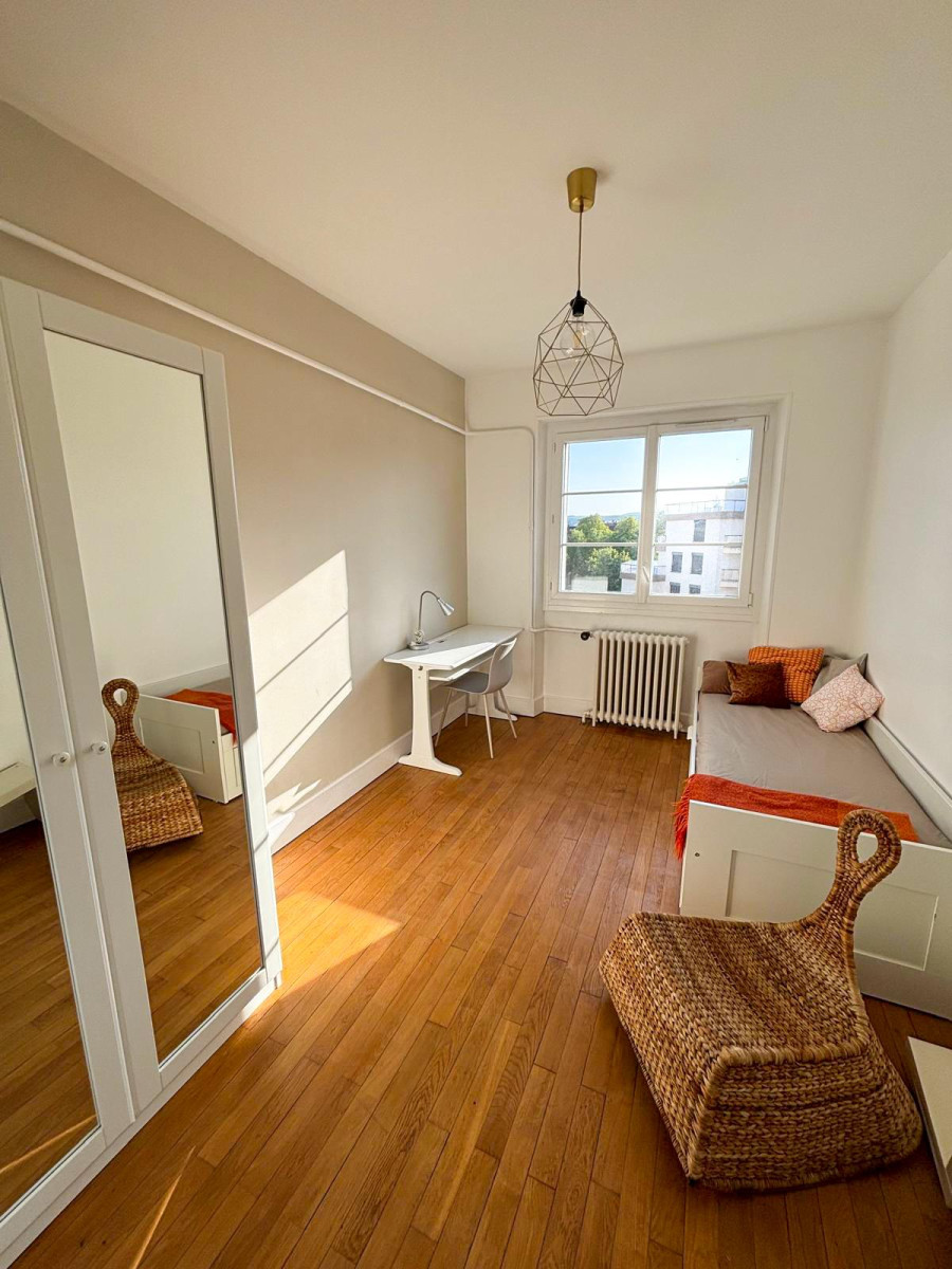 
                                                Location
                                                 Colocation 3 chambres meublées-Centre ville