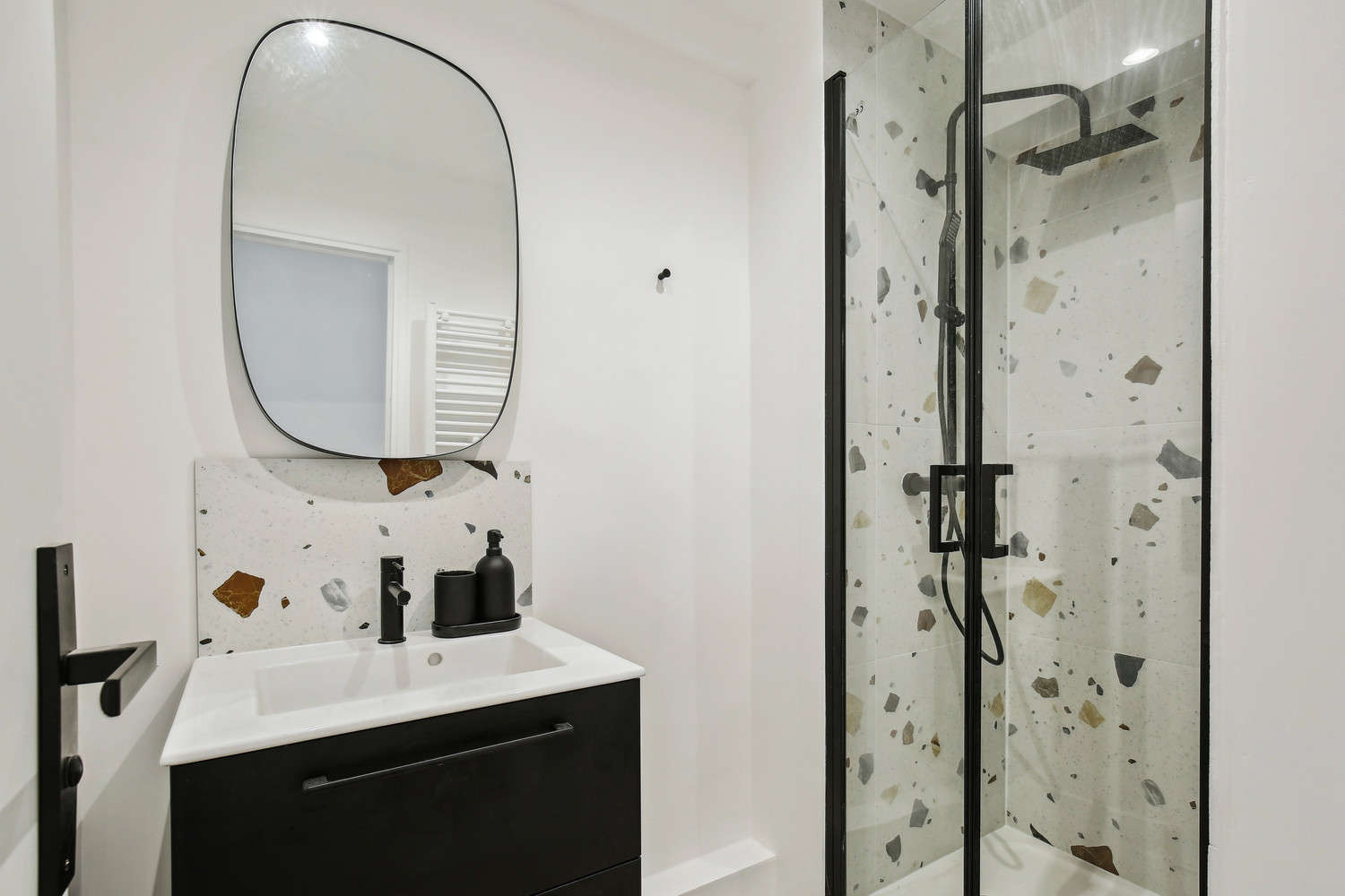 
                                                Colocation
                                                 COLOCATION 3 CHAMBRES - RUE AUGUSTE RENOIR