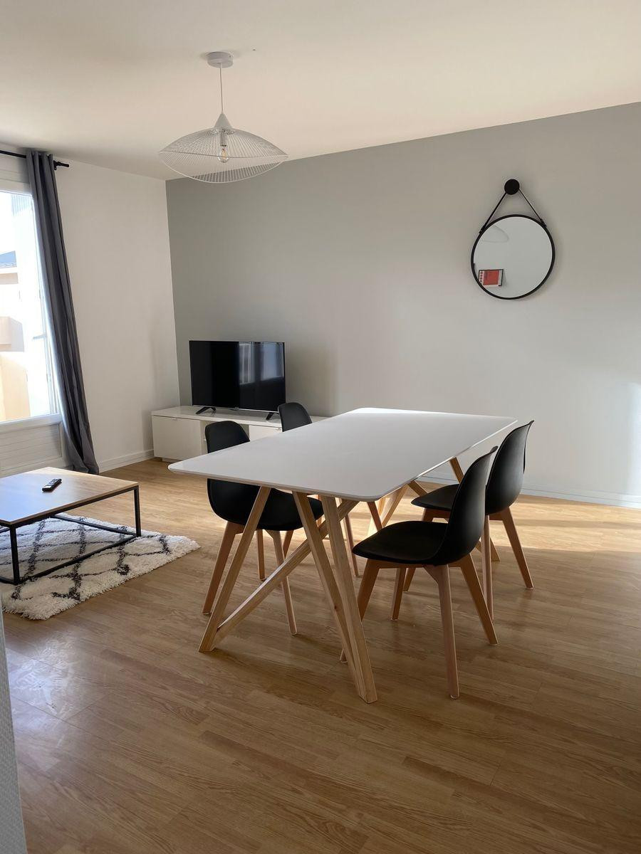 
                                                Colocation
                                                 Colocation 4 chambres - Appartement meublé équipé