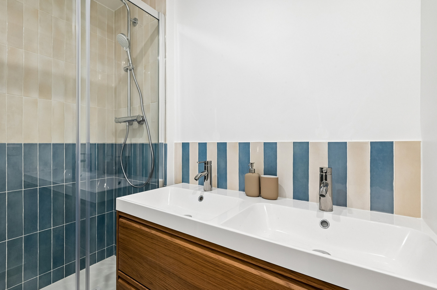 
                                                Colocation
                                                 COLOCATION 4 CHAMBRES - RUE JULES MICHELET