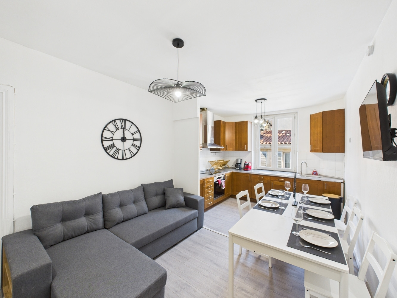 
                                                Colocation
                                                 COLOCATION 5 CHAMBRES  137 RUE DE ROME