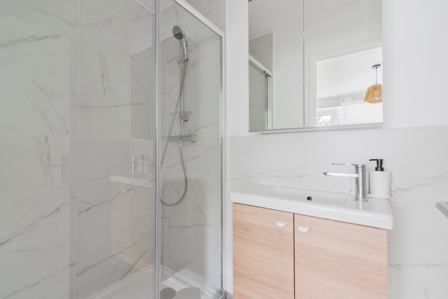 
                                                Colocation
                                                 Colocation 5 chambres avec salle d'eau privat