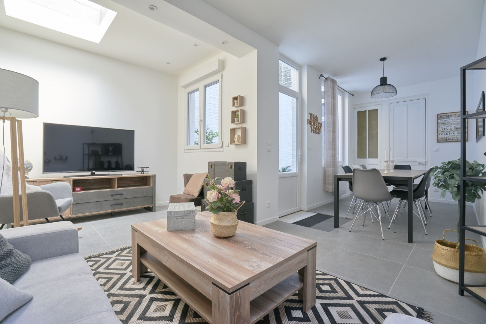 
                                                Colocation
                                                 Colocation 7 chambres