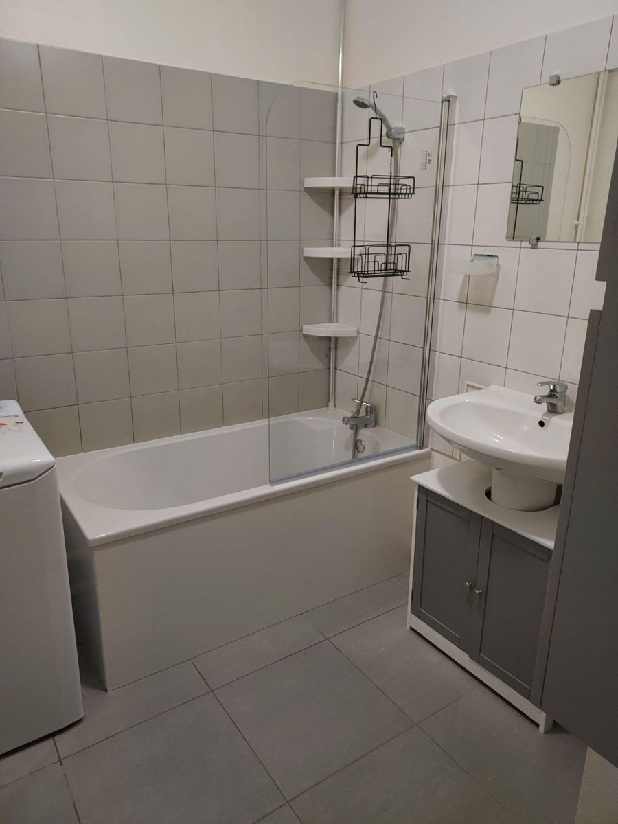 
                                                Colocation
                                                 Colocation 81m² pour 3 personnes refaite à neuf