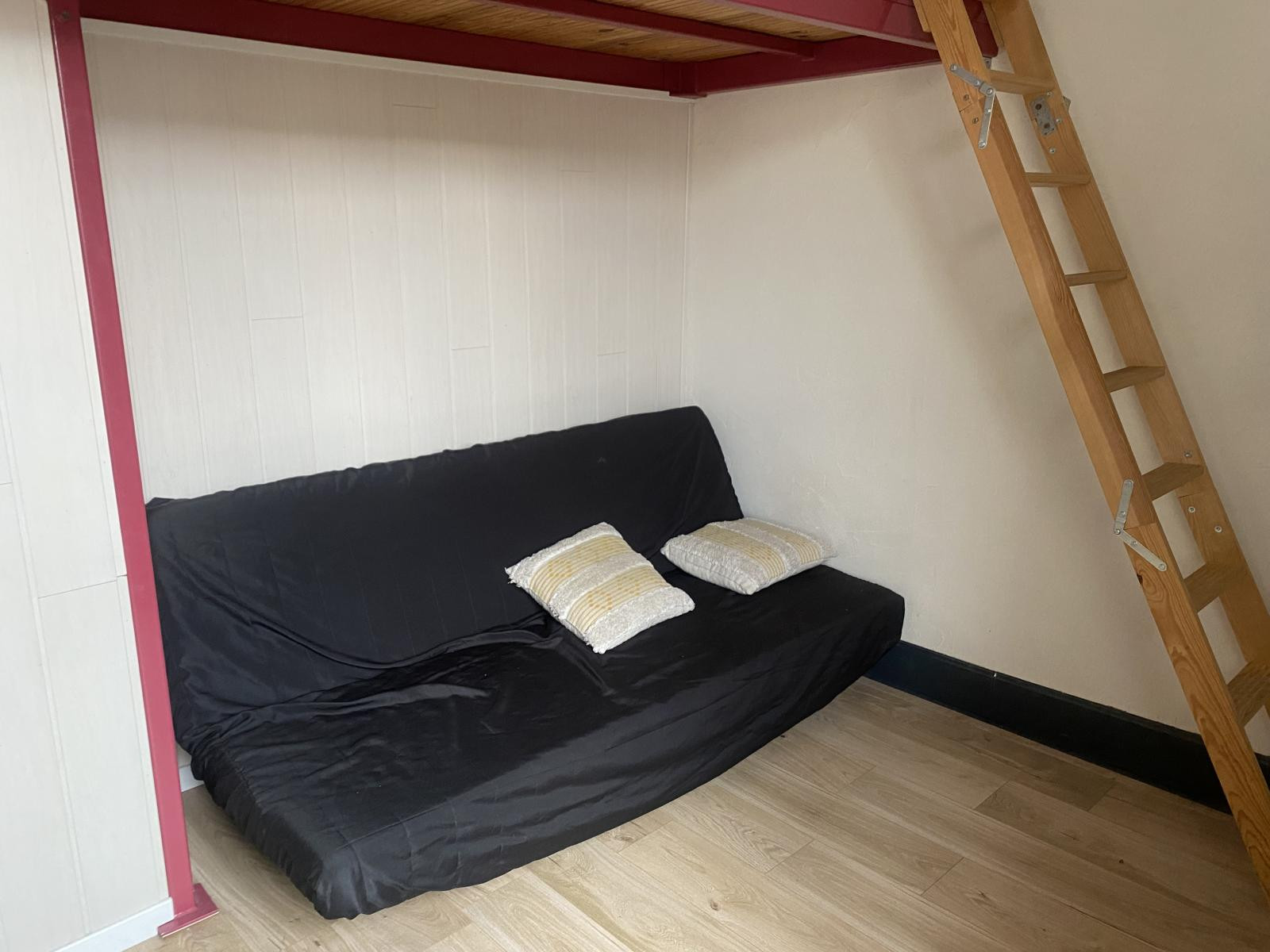 
                                                Colocation
                                                 Colocation à 5 min à pied de Jaude