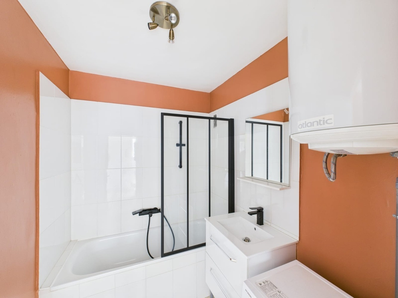 
                                                Colocation
                                                 Colocation à 5 min du métro Chartreux (M1)