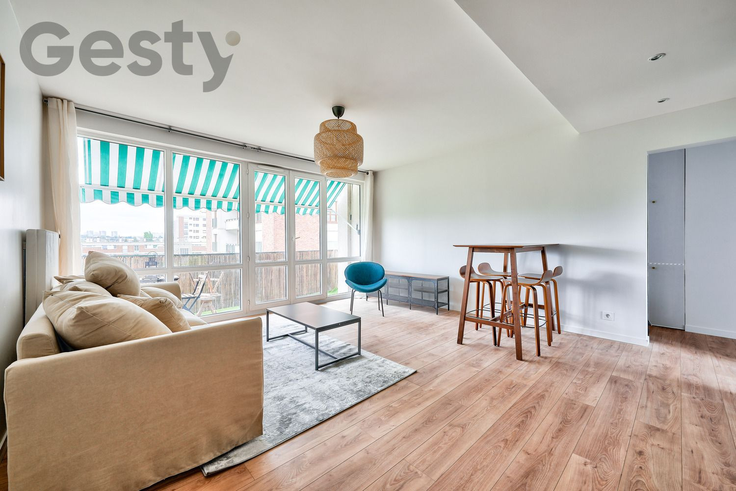 
                                                Colocation
                                                 Colocation – Appartement 100 m² avec balcon