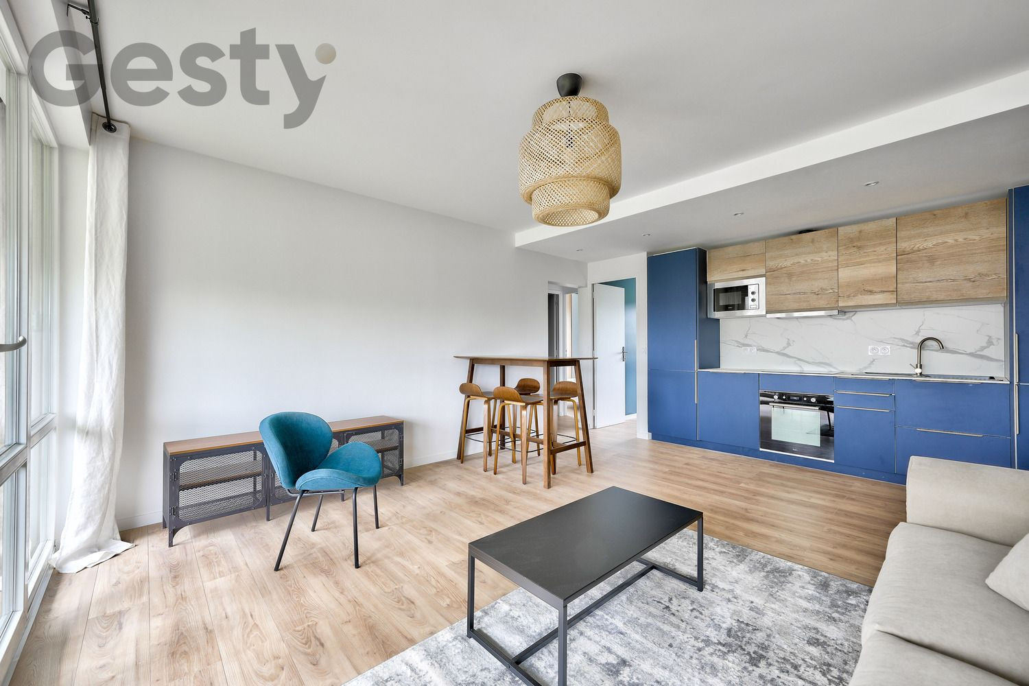 
                                                Colocation
                                                 Colocation – Appartement 100 m² avec balcon