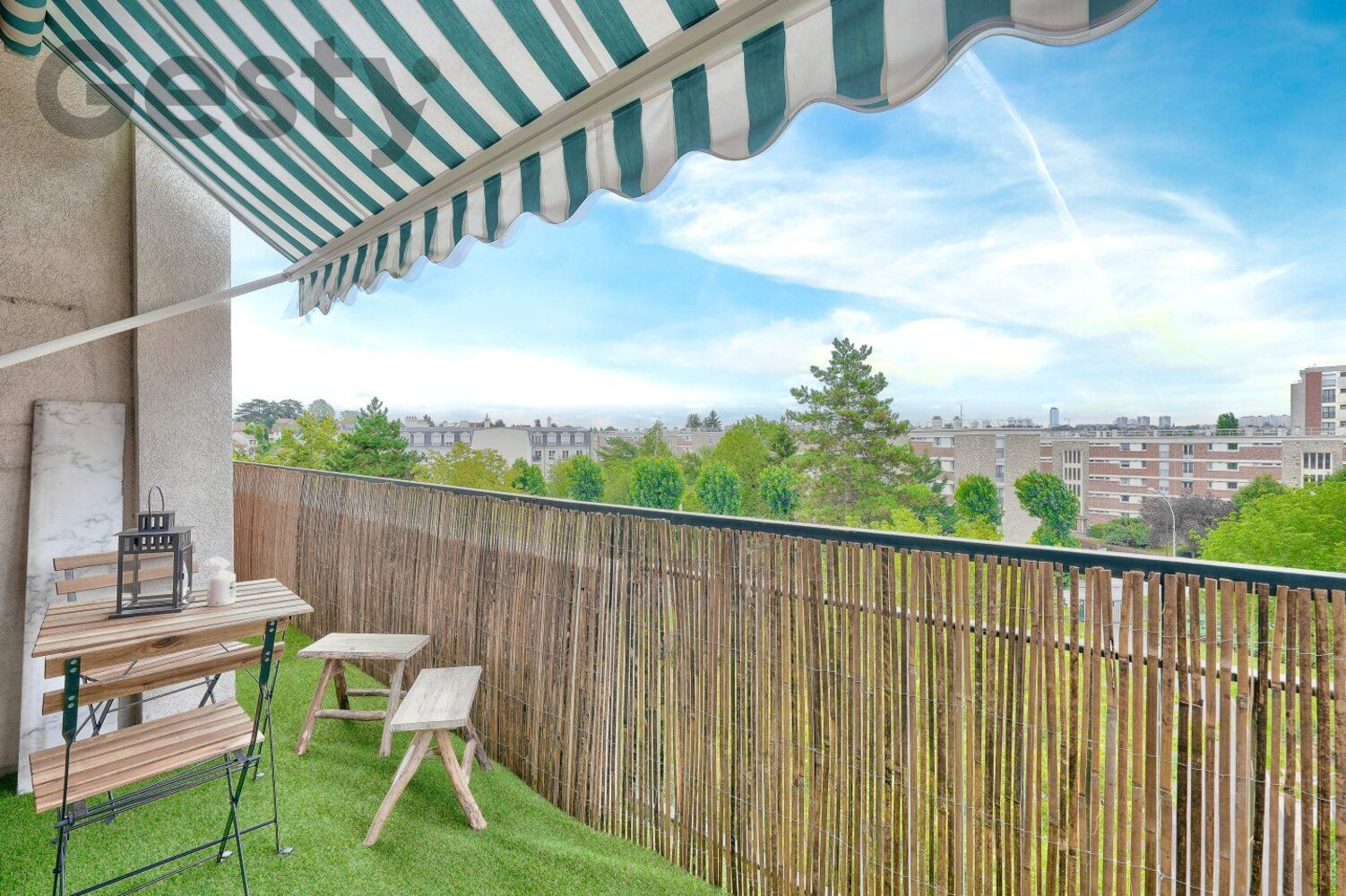 
                                                Colocation
                                                 Colocation – Appartement 100 m² avec balcon