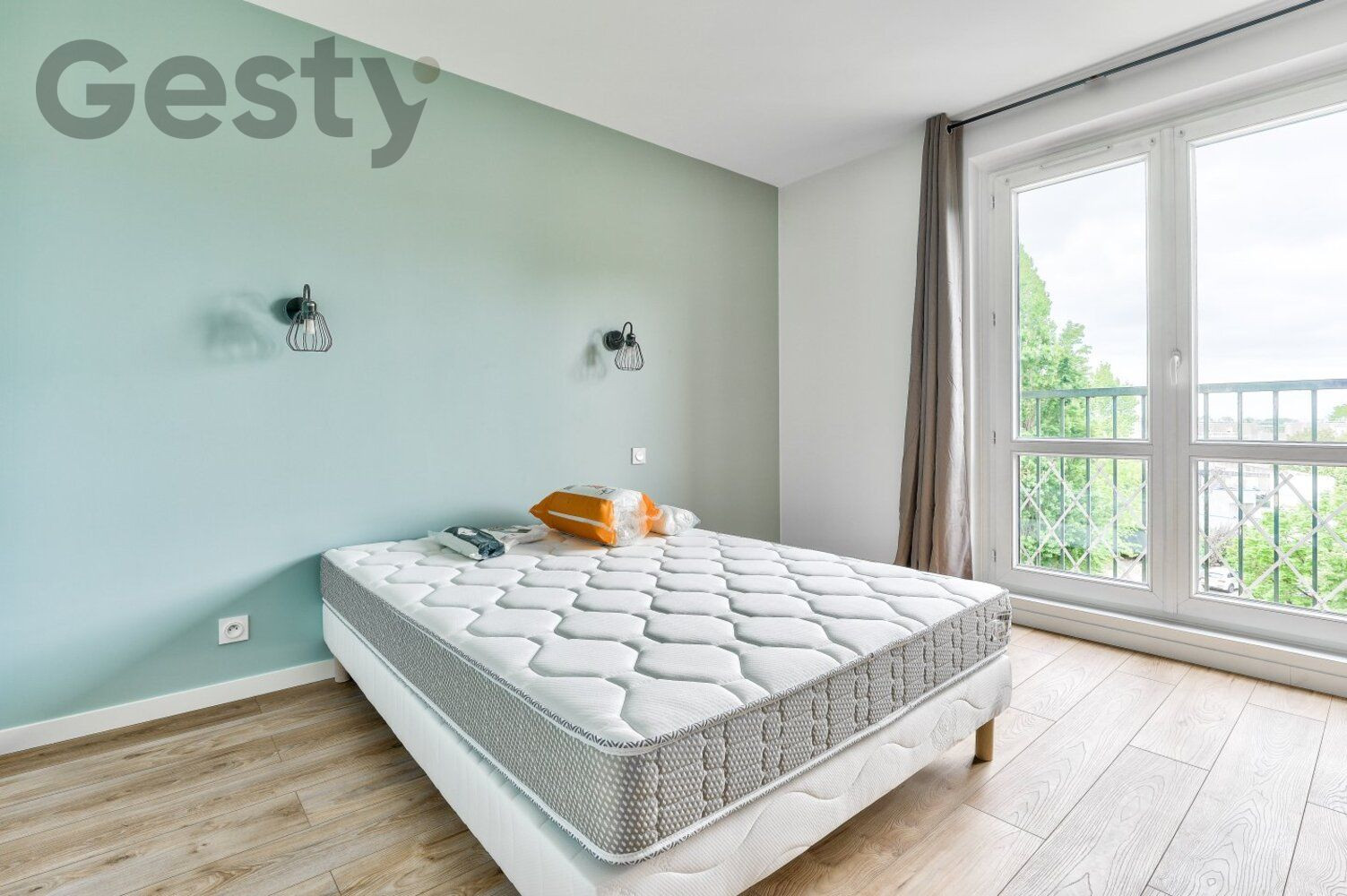 
                                                Colocation
                                                 Colocation – Appartement 100 m² avec balcon
