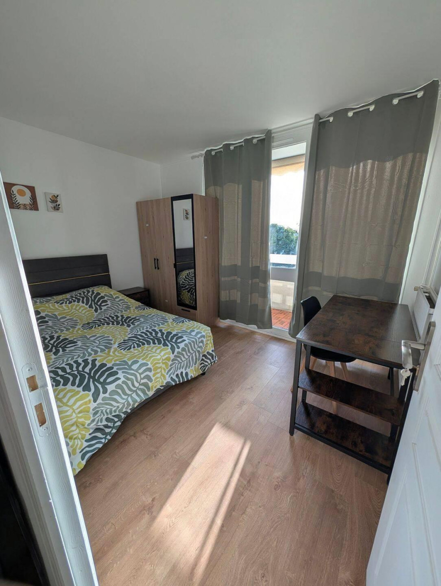 
                                                Colocation
                                                 Colocation Appartement 80 M2 meublé refait à neuf