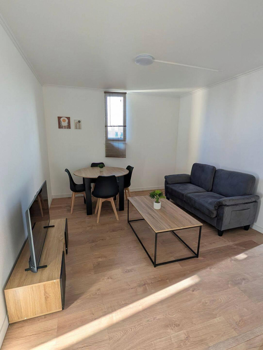 
                                                Colocation
                                                 Colocation Appartement 80 M2 meublé refait à neuf