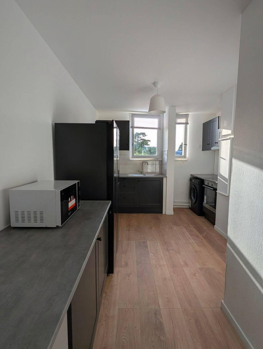 
                                                Colocation
                                                 Colocation Appartement 80 M2 meublé refait à neuf