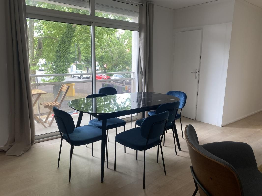 
                                                Colocation
                                                 Colocation avec balcon dans le quartier de Caudéran