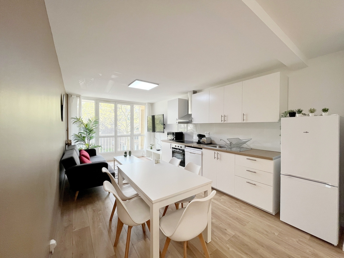 
                                                Colocation
                                                 COLOCATION - AVENUE  GABRIEL PERI