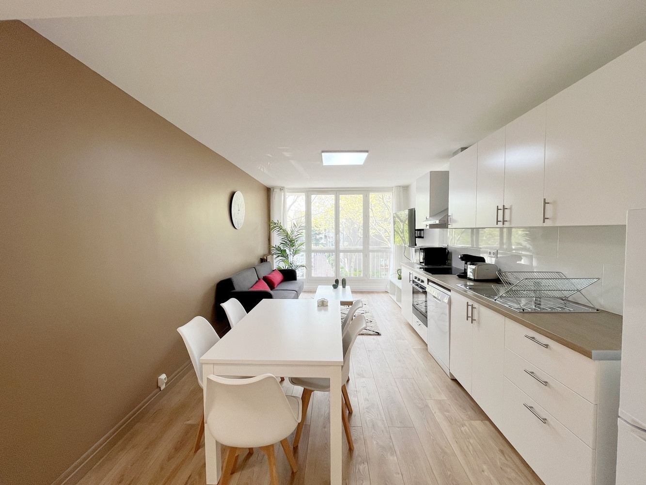 
                                                Colocation
                                                 COLOCATION - AVENUE  GABRIEL PERI