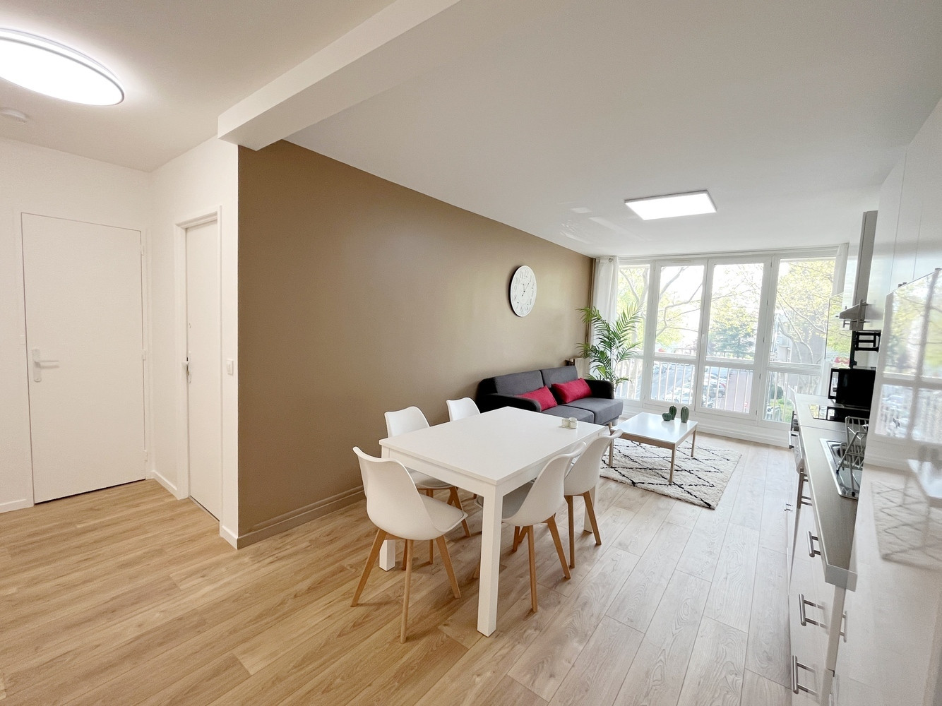 
                                                Colocation
                                                 COLOCATION - AVENUE  GABRIEL PERI
