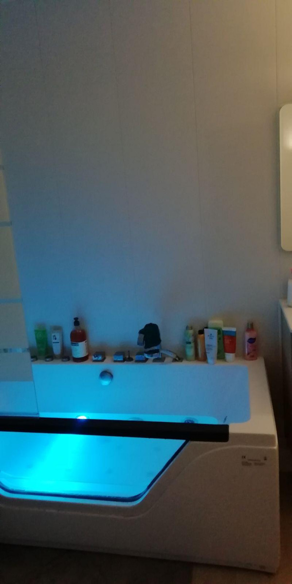 
                                                Colocation
                                                 Colocation calme amenez juste vos affaires