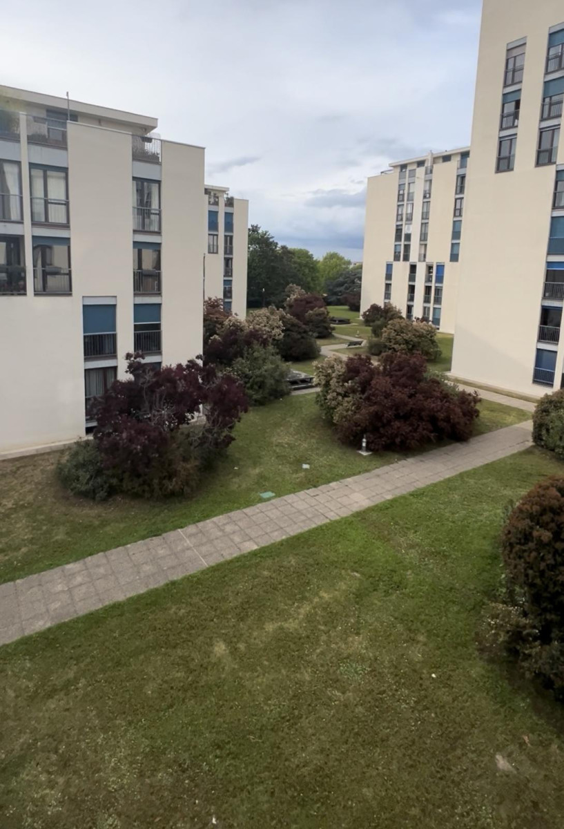 
                                                Location
                                                 Colocation calme et bien équipée