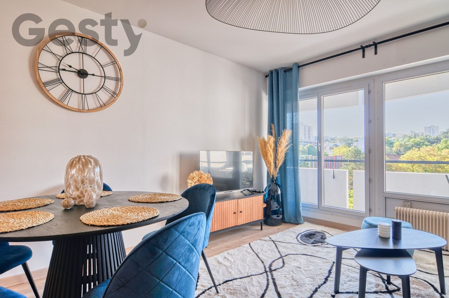 
                                                Colocation
                                                 Colocation – Chambre avec accès balcon