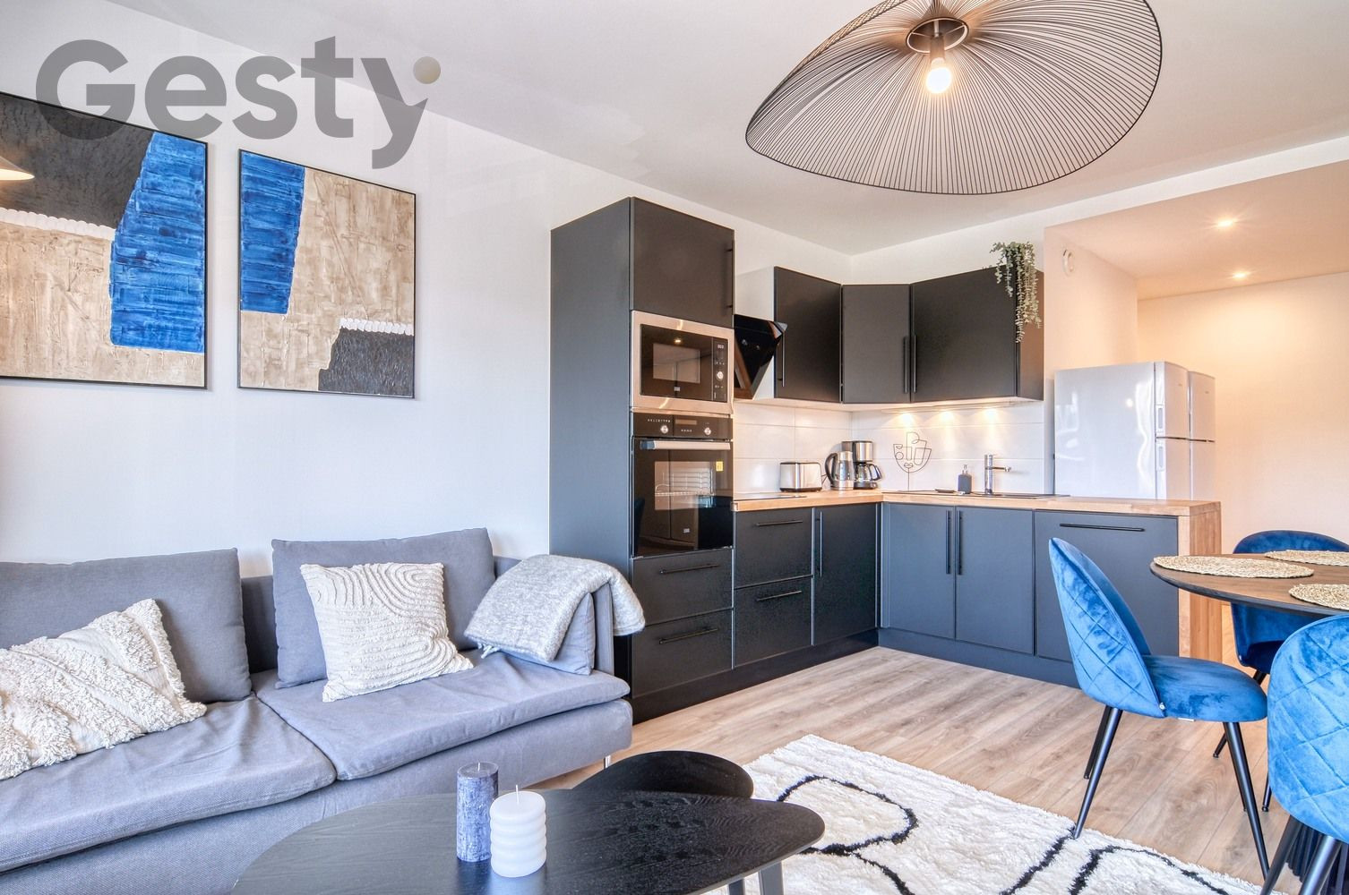 
                                                Colocation
                                                 Colocation – Chambre avec accès balcon