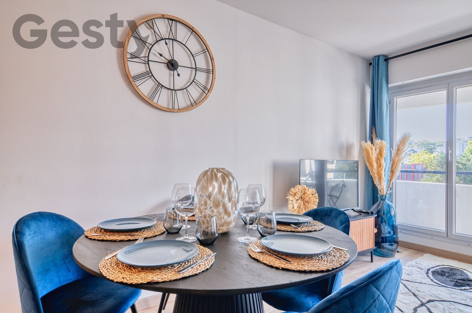 
                                                Colocation
                                                 Colocation – Chambre avec accès balcon