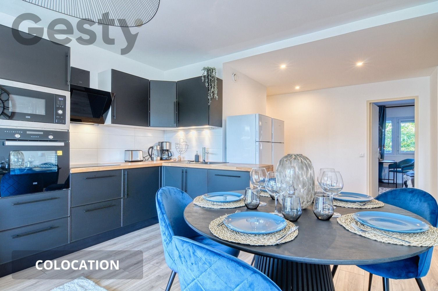 
                                                Colocation
                                                 Colocation – Chambre avec accès balcon