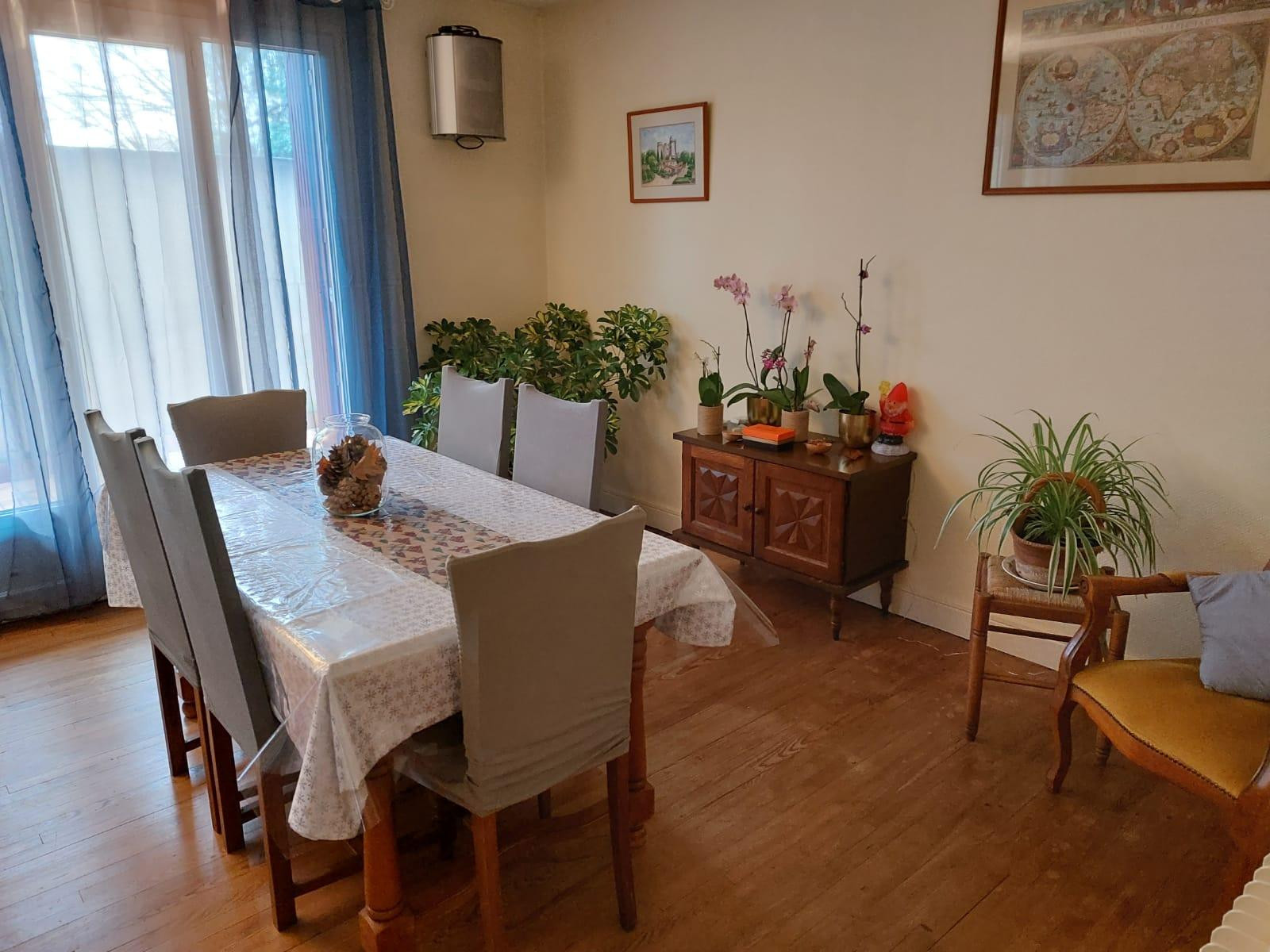 
                                                Colocation
                                                 Colocation chambre avec balcon privatif.