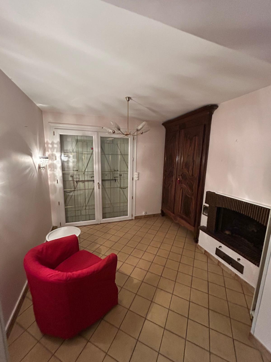 
                                                Colocation
                                                 Colocation  : Chambre meublée dans maison de ville