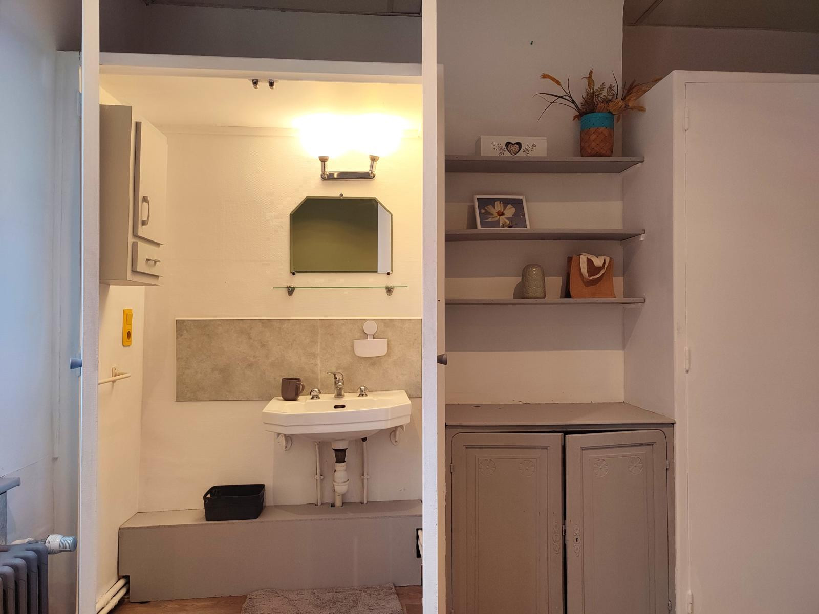 
                                                Colocation
                                                 Colocation - chambres 14m² renouvelées 420€ CC