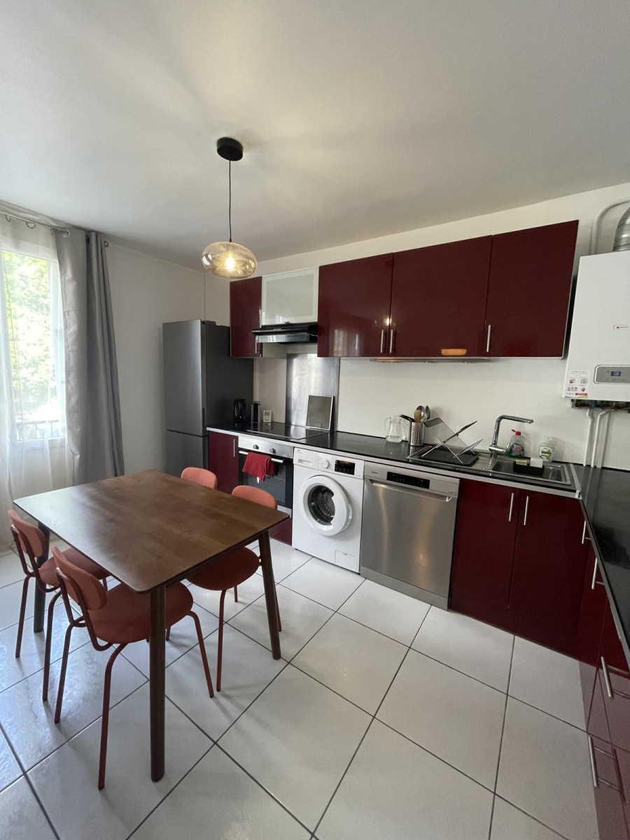 
                                                Colocation
                                                 Colocation dans bel appartement avec parking