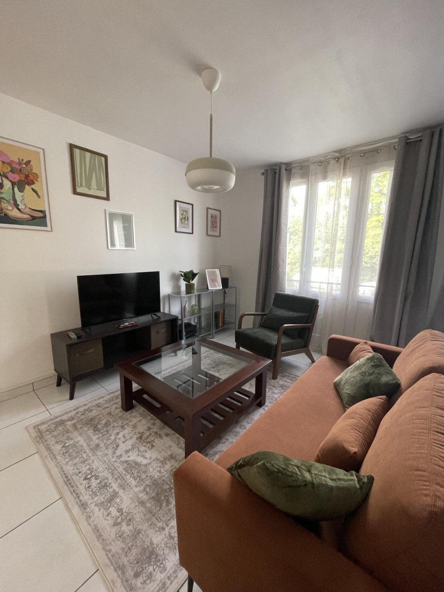 
                                                Colocation
                                                 Colocation dans bel appartement avec parking