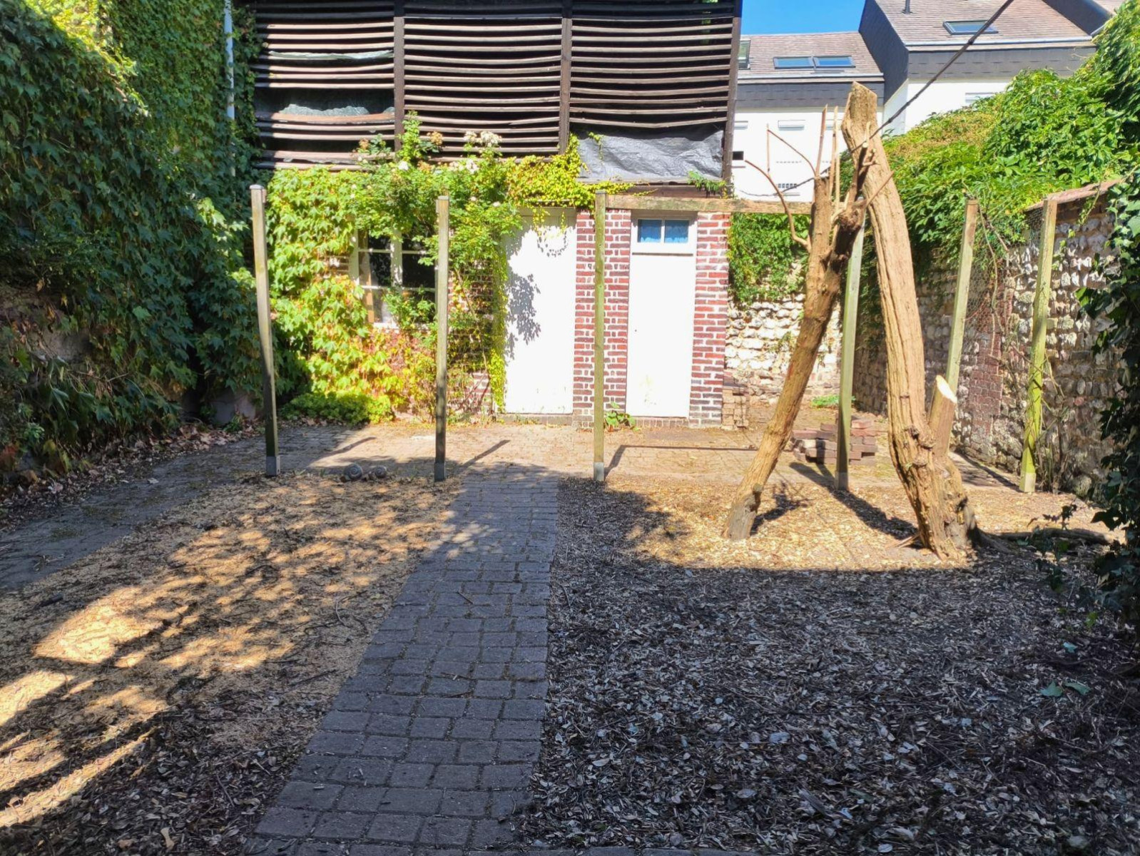 
                                                Colocation
                                                 Colocation dans maison de maître avec jardin