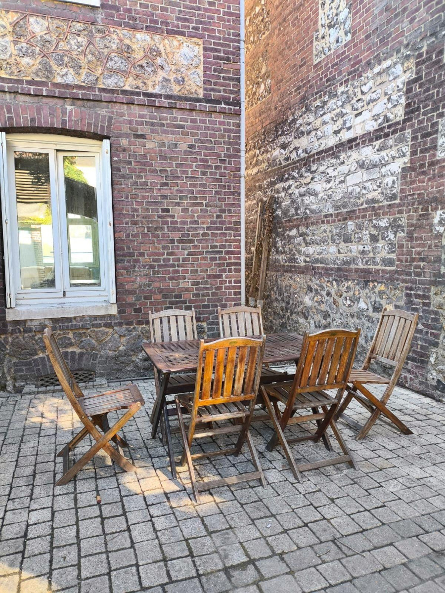 
                                                Colocation
                                                 Colocation dans maison de maître avec jardin