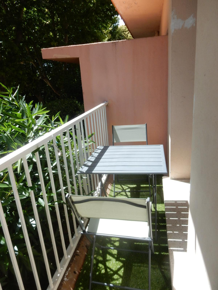 
                                                Colocation
                                                 Colocation dans petit appartement (2 colocataires)
