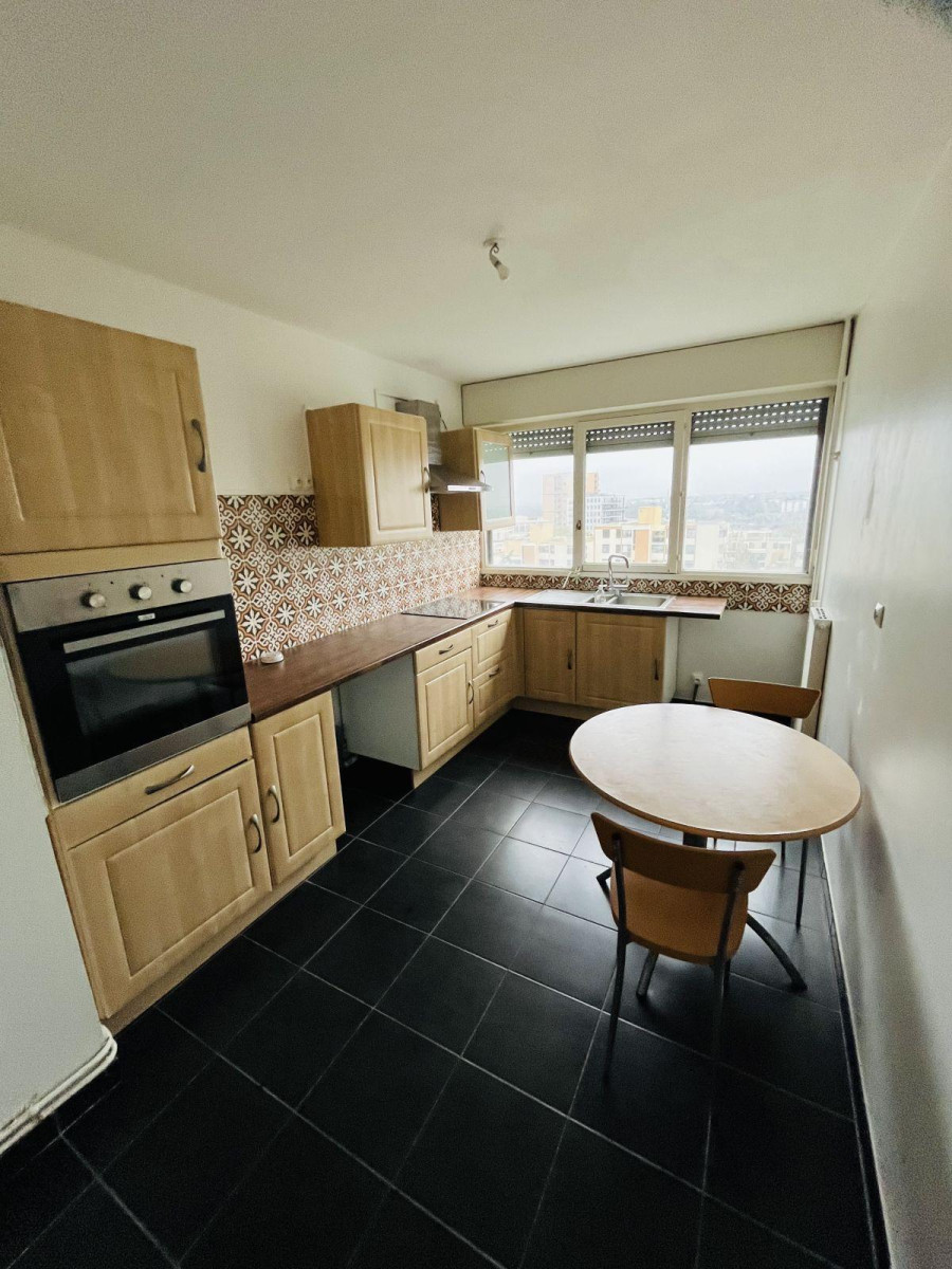 
                                                Location
                                                 Colocation dans T3 meublé 69m² île de Nantes
